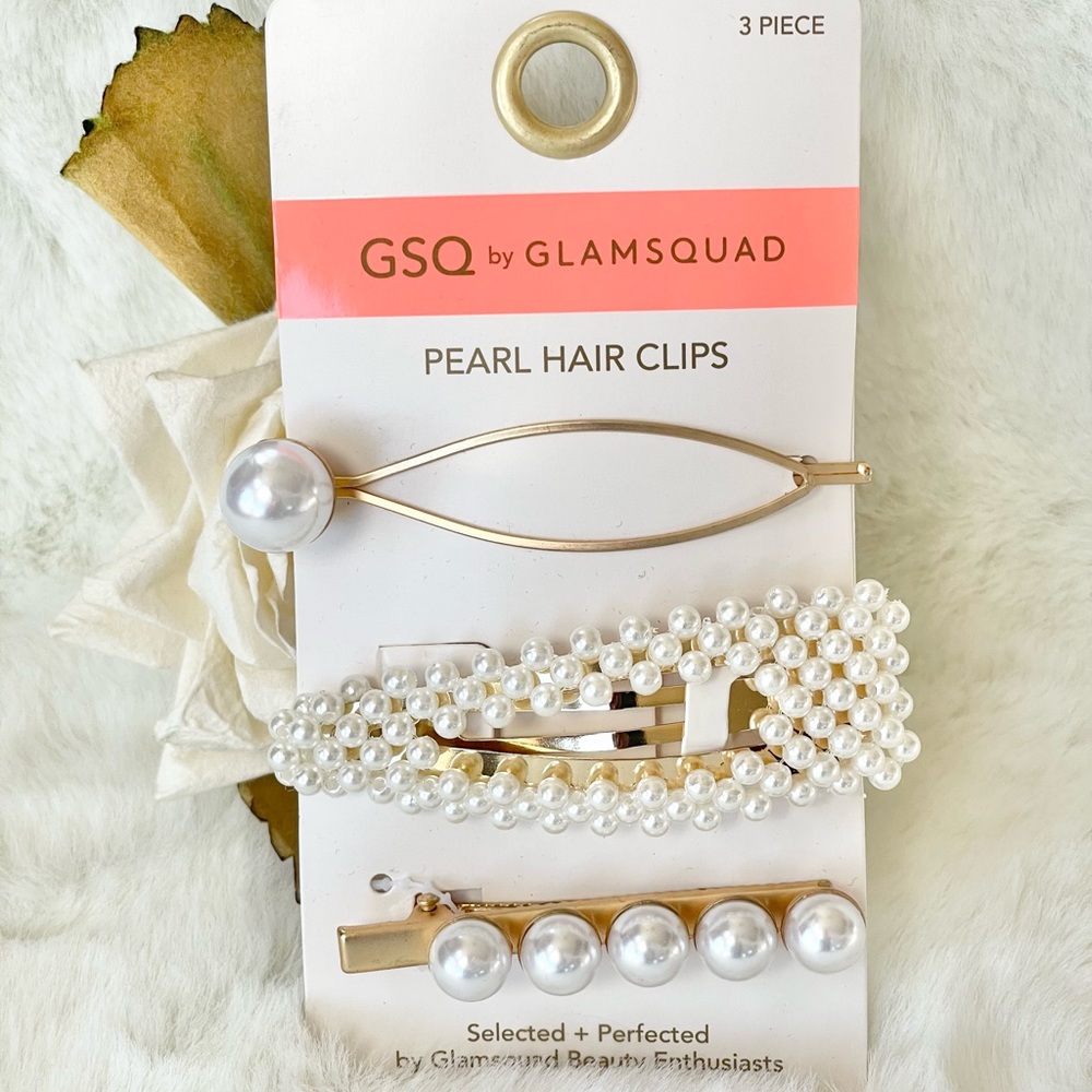 New with tag 3Piece PEARL HAIR CLIPS w/Gold color hardware. PERFECT FOR WEDDING